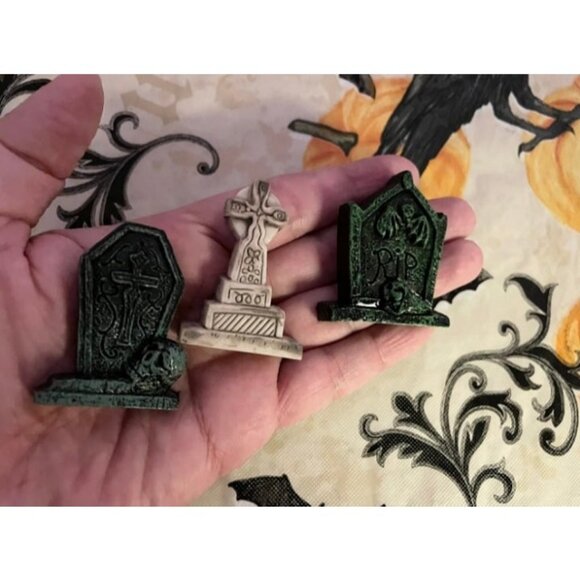 12 Pcs Halloween Miniature Tombstones Graveyard Halloween Decorations - Picture 1 of 2